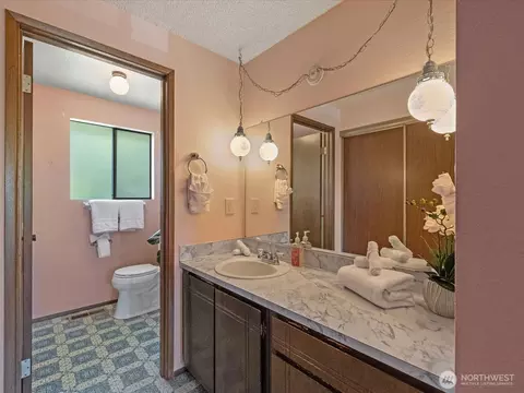 Bath - 12314 NE 162nd St, Bothell, WA 98011 photo 2 of 4