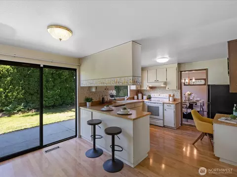 Kitchen - 12314 NE 162nd St, Bothell, WA 98011 photo 7 of 7