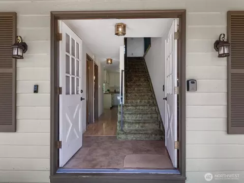 Entry Way - 12314 NE 162nd St, Bothell, WA 98011 photo 1 of 2