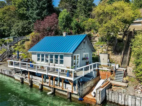 13037 SW Bachelor Rd, Vashon, WA 98070