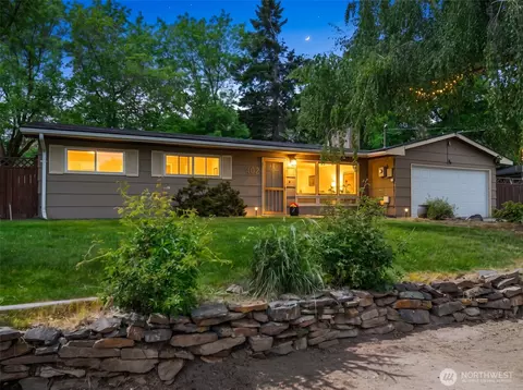 402 Shady Ln, Wenatchee, WA 98801