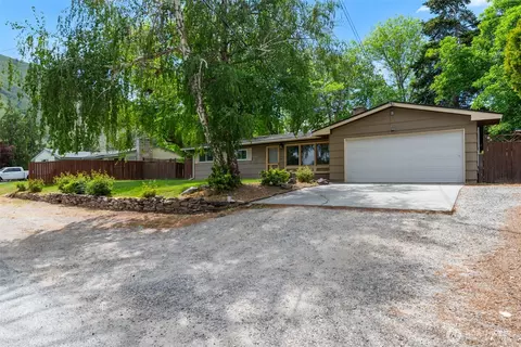 402 Shady Ln, Wenatchee, WA 98801