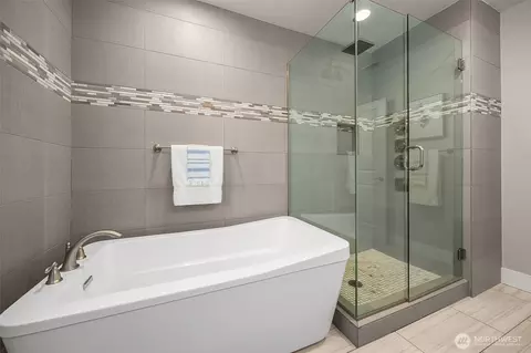Bath - 814 23rd Ave E, Seattle, WA 98112 photo 3 of 5
