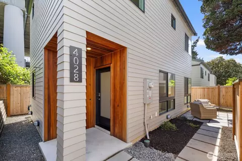 4028 5th Ave NE, Seattle, WA 98105