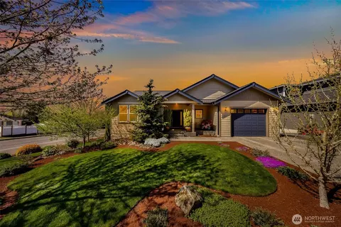 281 11th St, Blaine, WA 98230