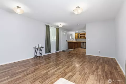 Living - 2016 42nd Ave, Longview, WA 98632 photo 3 of 3