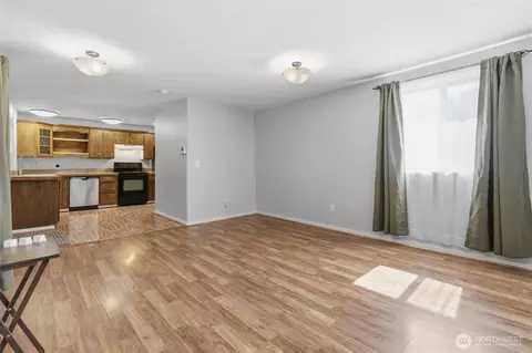 Living - 2016 42nd Ave, Longview, WA 98632 photo 2 of 3
