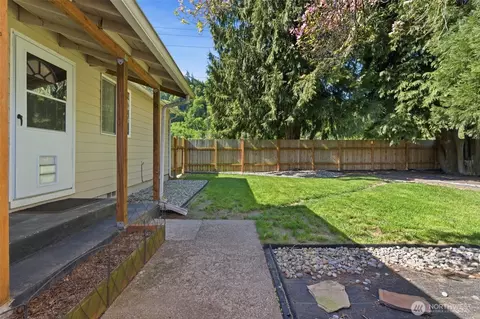 Exterior - 2016 42nd Ave, Longview, WA 98632 photo 3 of 11