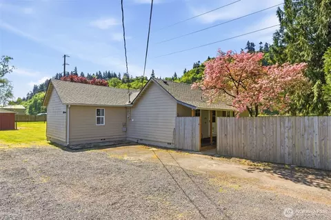 Exterior - 2016 42nd Ave, Longview, WA 98632 photo 6 of 11