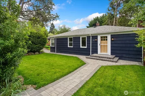4037 NE 109th St, Seattle, WA 98125