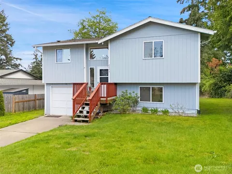 7292 E Harrison St, Port Orchard, WA 98366
