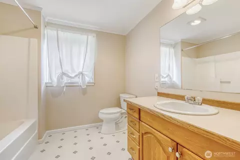 Bath - 20115 48 Ave SE, Bothell, WA 98012 photo 4 of 5