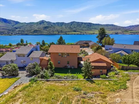 211 Riviera Dr, Chelan, WA 98816