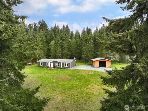 34 E Welcher Rd, Coupeville, WA 98239