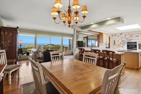 Dining - 911 12th Ave N, Edmonds, WA 98020 photo 3 of 4