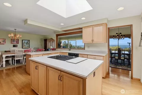 Kitchen - 911 12th Ave N, Edmonds, WA 98020 photo 2 of 3