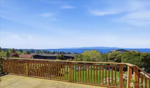 View/Area - 911 12th Ave N, Edmonds, WA 98020 photo 5 of 6