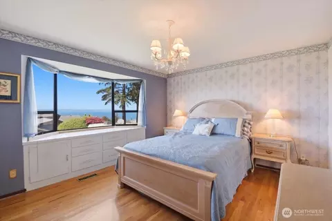 Bedroom - 911 12th Ave N, Edmonds, WA 98020 photo 1 of 4