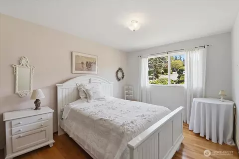 Bedroom - 911 12th Ave N, Edmonds, WA 98020 photo 3 of 4