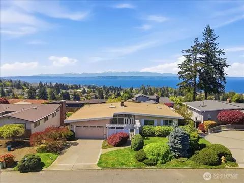 View/Area - 911 12th Ave N, Edmonds, WA 98020 photo 1 of 6