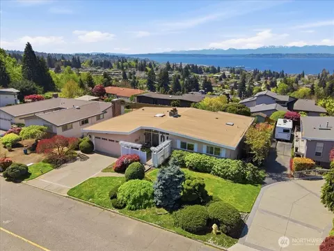 View/Area - 911 12th Ave N, Edmonds, WA 98020 photo 2 of 6