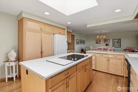 Kitchen - 911 12th Ave N, Edmonds, WA 98020 photo 3 of 3