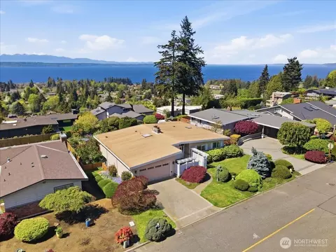 View/Area - 911 12th Ave N, Edmonds, WA 98020 photo 3 of 6