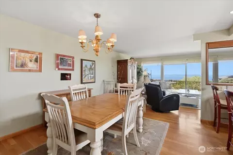 Dining - 911 12th Ave N, Edmonds, WA 98020 photo 4 of 4
