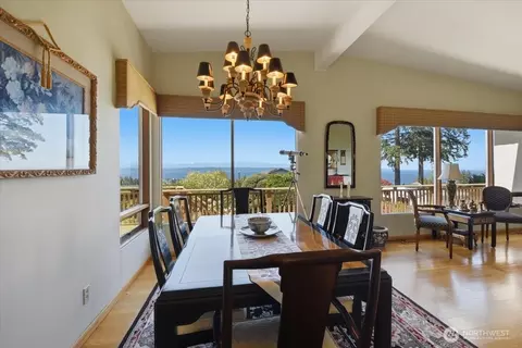 Dining - 911 12th Ave N, Edmonds, WA 98020 photo 2 of 4