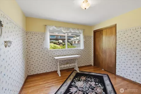Bedroom - 911 12th Ave N, Edmonds, WA 98020 photo 4 of 4