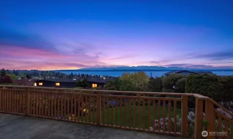 View/Area - 911 12th Ave N, Edmonds, WA 98020 photo 6 of 6