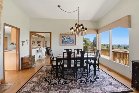 Dining - 911 12th Ave N, Edmonds, WA 98020 photo 1 of 4