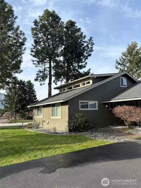 713 N Golf Course Dr, Chelan, WA 98816