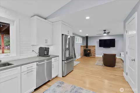 Kitchen - 13806 25th Ave SE, Mill Creek, WA 98012 photo 4 of 5