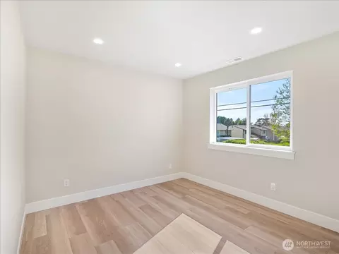 Bedroom - 5701 Parker Rd E, Sumner, WA 98390 photo 6 of 7