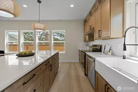 Kitchen - 5701 Parker Rd E, Sumner, WA 98390 photo 2 of 4