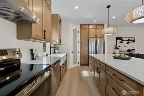 Kitchen - 5701 Parker Rd E, Sumner, WA 98390 photo 4 of 4