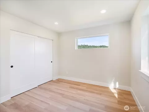 Bedroom - 5701 Parker Rd E, Sumner, WA 98390 photo 3 of 7