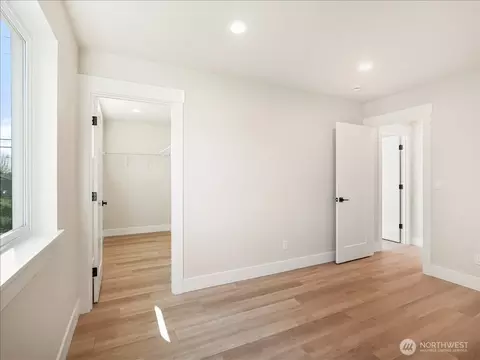 Bedroom - 5701 Parker Rd E, Sumner, WA 98390 photo 5 of 7