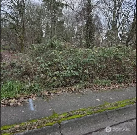 8027 S Yakima Ave, Tacoma, WA 98408