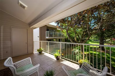 6343 Sand Point Way NE, Seattle, WA 98115