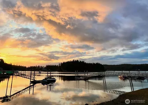 582 N Shore Blvd, Fox Island, WA 98333