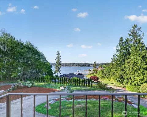 582 N Shore Blvd, Fox Island, WA 98333