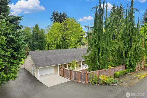7547 NE 200th St, Kenmore, WA 98028
