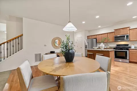 Dining - 4150 240th Pl SE, Bothell, WA 98021 photo 4 of 4