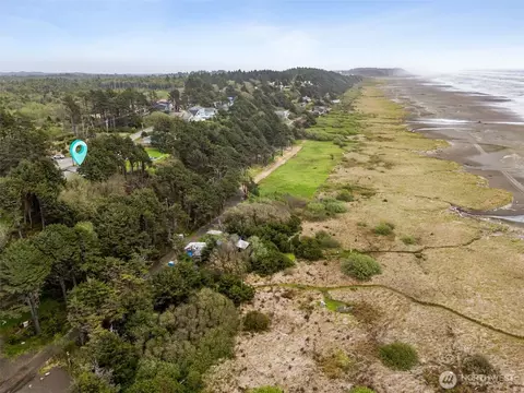 4726 Beach Ln, Moclips, WA 98562