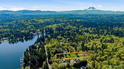 31061 W Lake Morton Dr SE, Kent, WA 98042