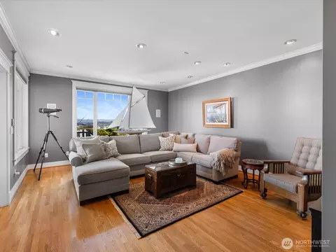 Living - 603 Warren Ave, Everett, WA 98201 photo 3 of 4