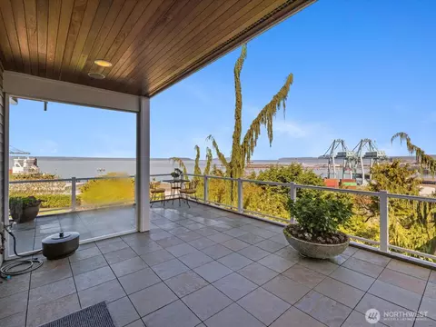 Exterior - 603 Warren Ave, Everett, WA 98201 photo 3 of 5