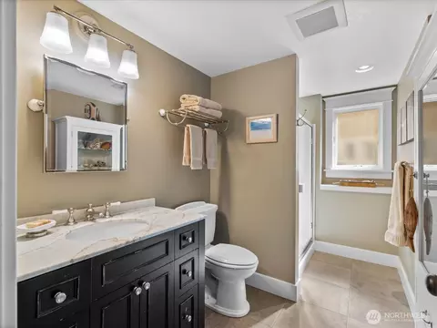 Bath - 603 Warren Ave, Everett, WA 98201 photo 5 of 5
